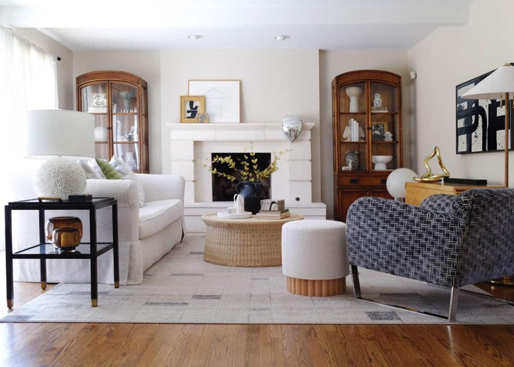 How to Decorate a Living Room With a Fireplace