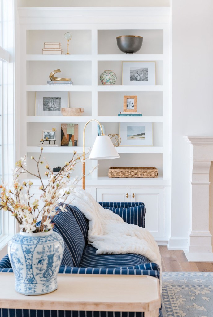 How to Decorate Built in Shelves in Living Room