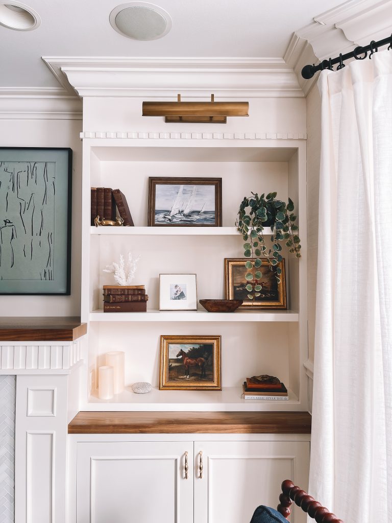 How to Decorate Living Room Shelves