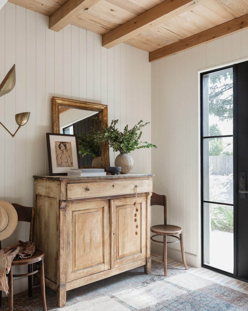 How to Make Your Mirror Look Antique: Vintage Charm