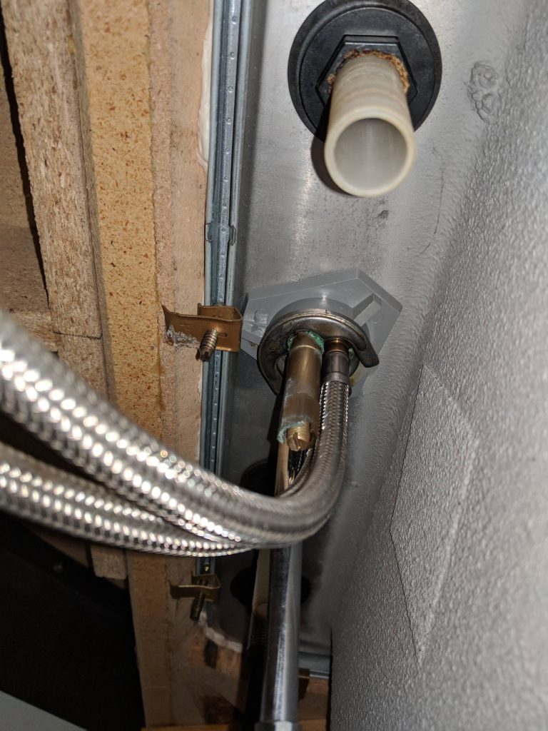 How to Unscrew Kitchen Faucet